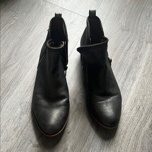 Lucky Brand Bartilino Pewter Metallic Zipper Leather Ankle Boots Size 8